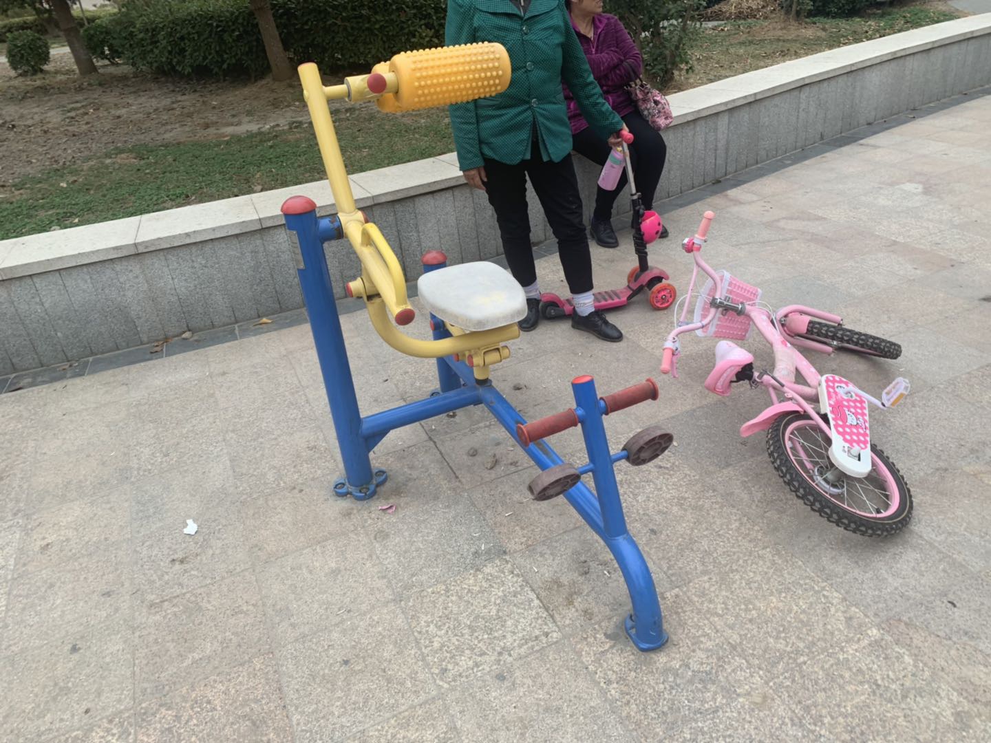 自重腰腹鍛煉器