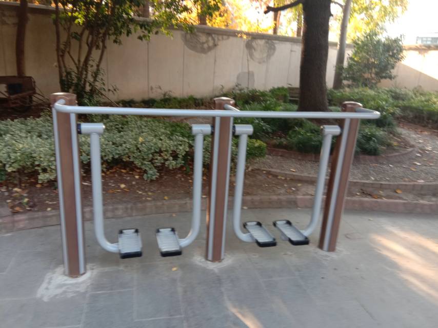 雙位太空漫步機