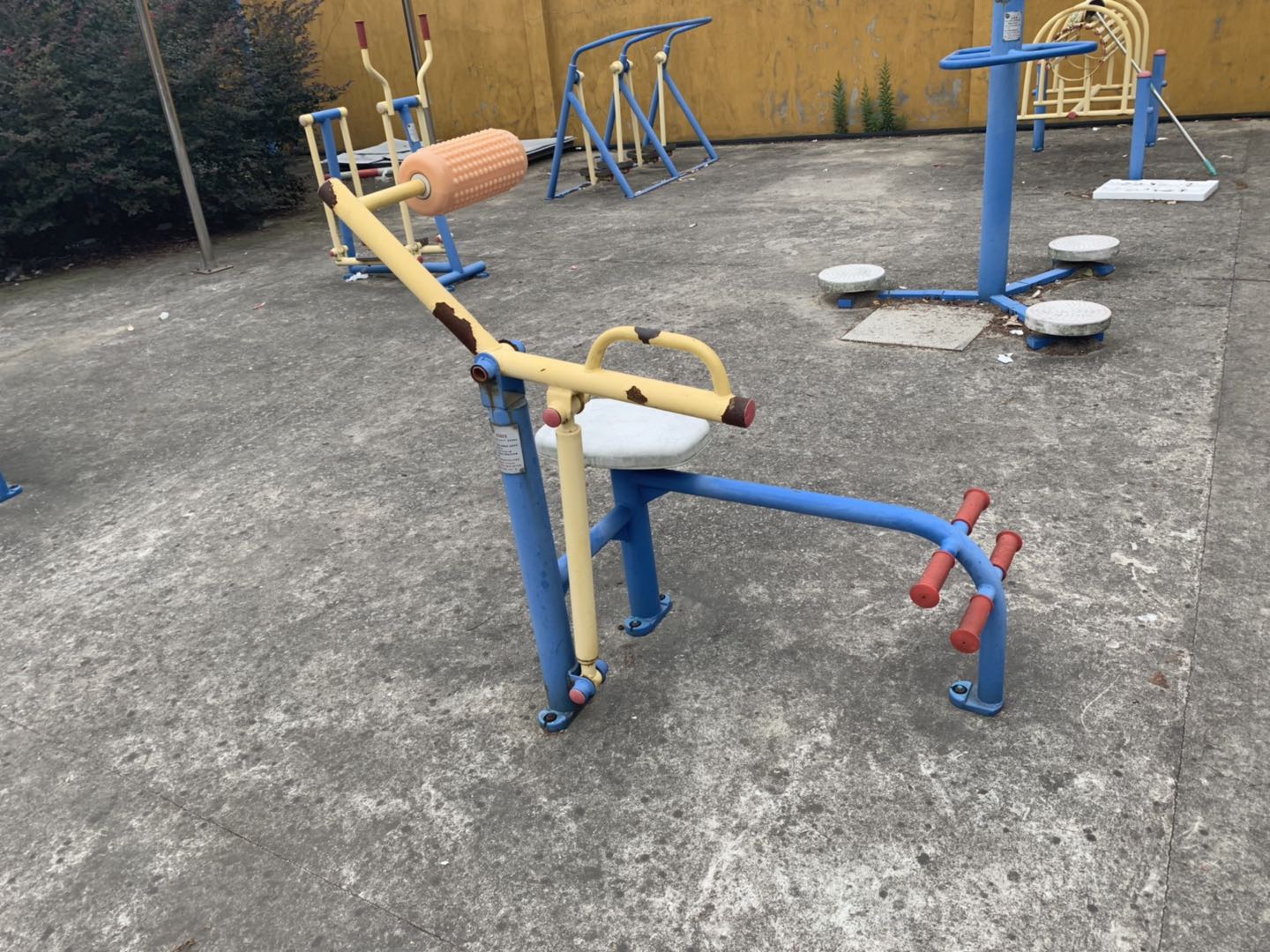 腹背鍛煉器 腹背鍛煉器