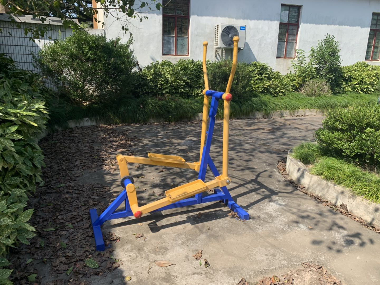 室外橢圓機(jī) 室外橢圓機(jī)