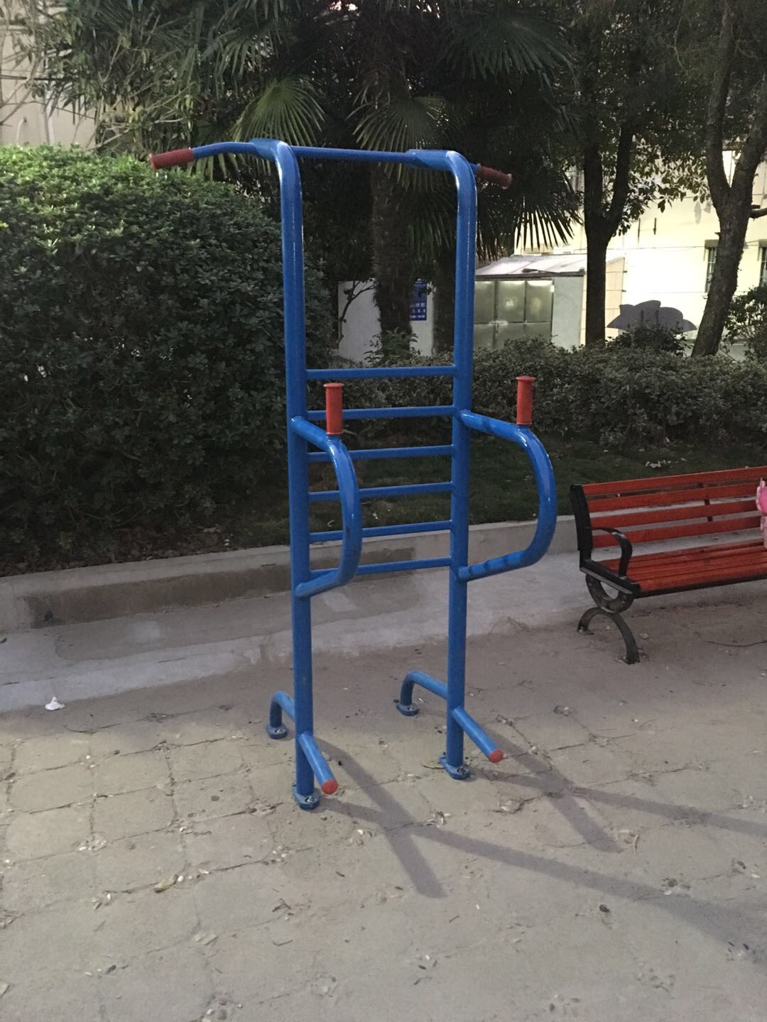 多功能訓練器 多功能訓練器