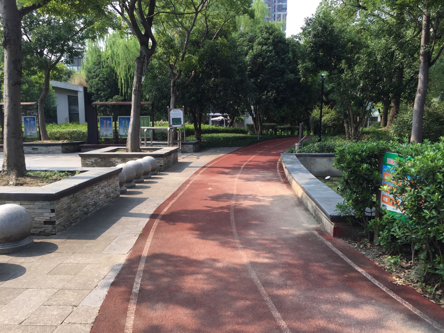 南翔鎮高爾夫公園百姓健身步道    (西段）