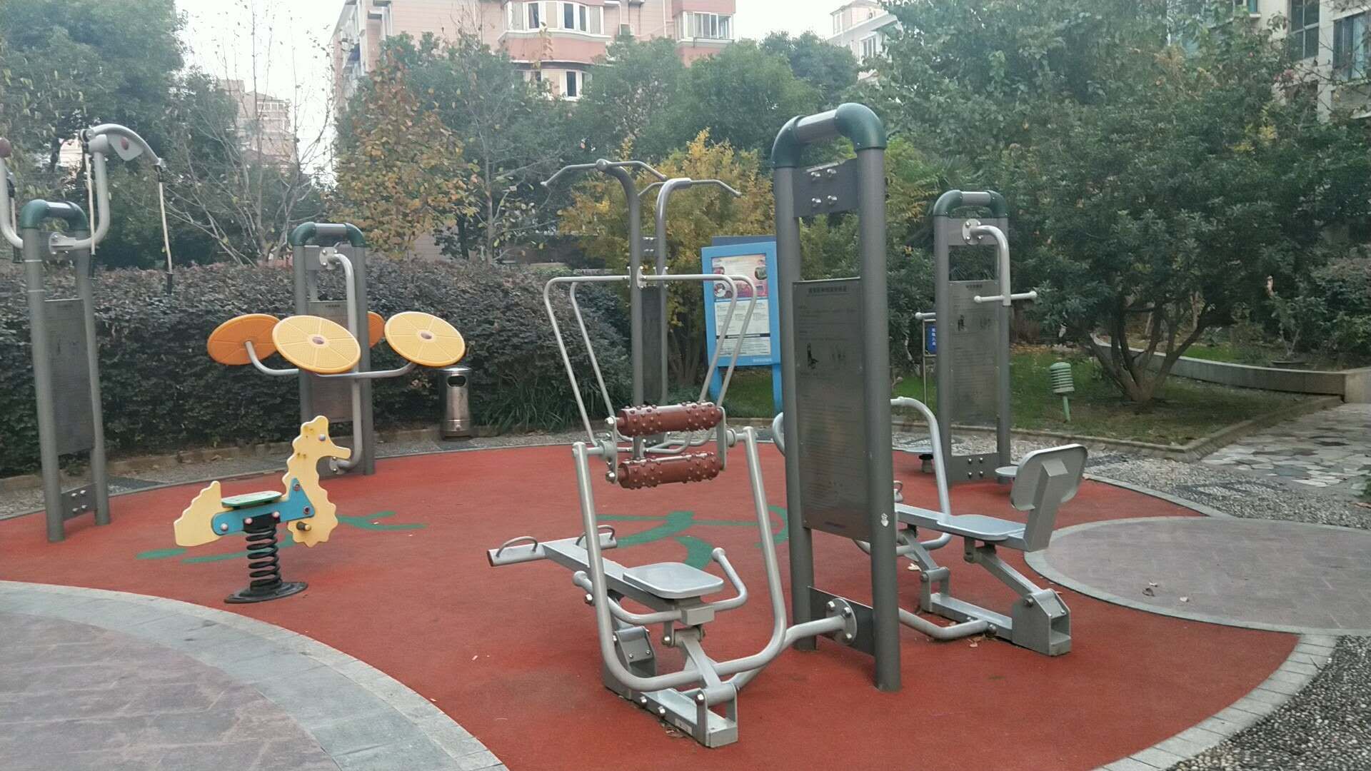 靜安區共和新路街道申地居委健身點（和田路118弄）