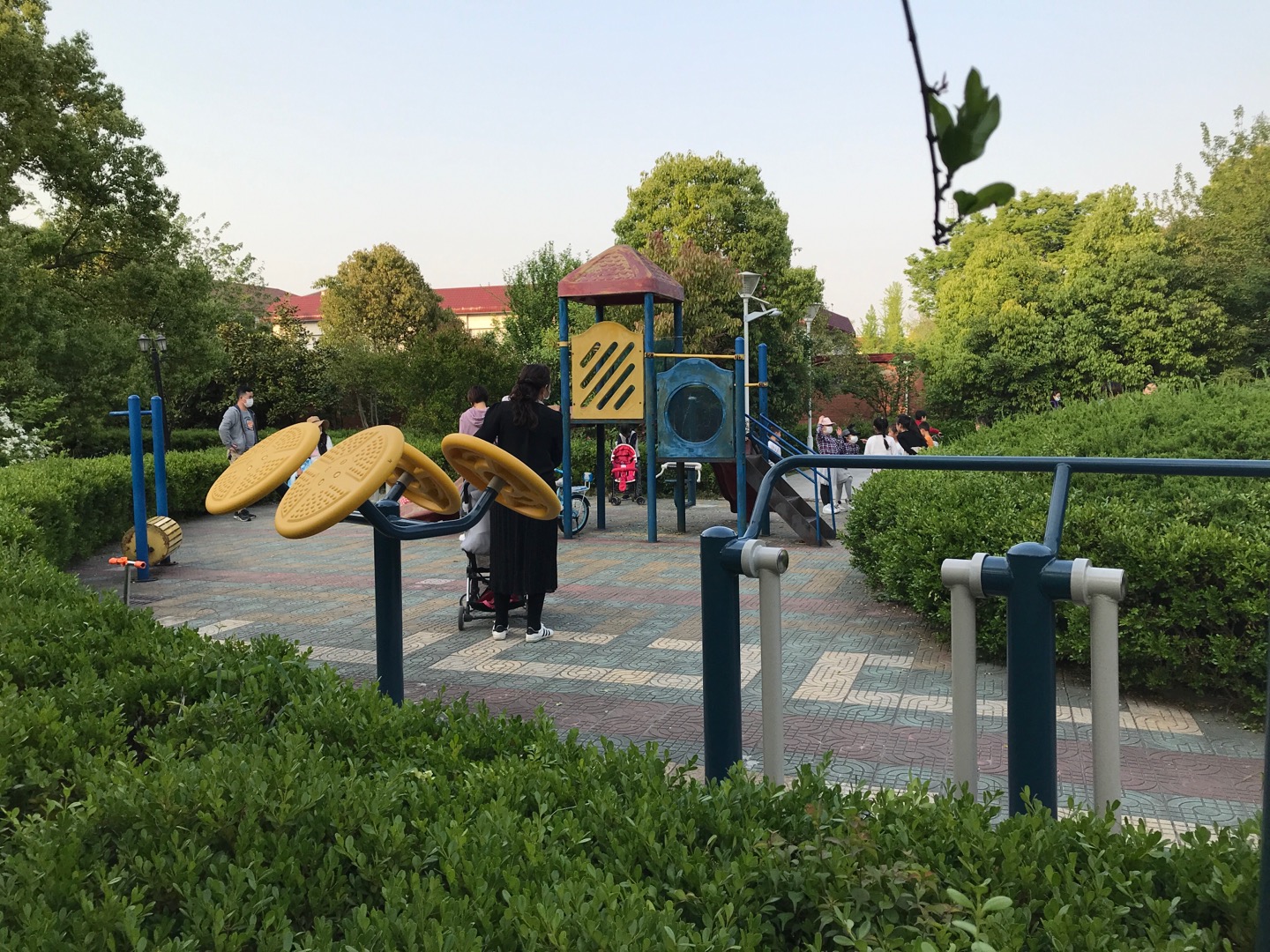 新虹橋花園市民益智健身苑點(diǎn)