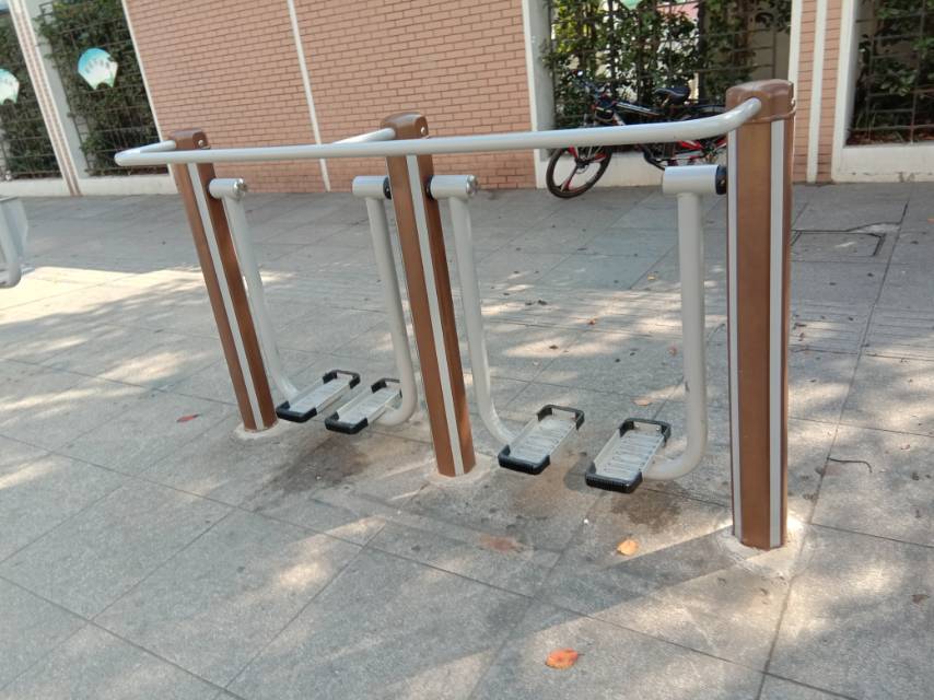 雙位太空漫步機