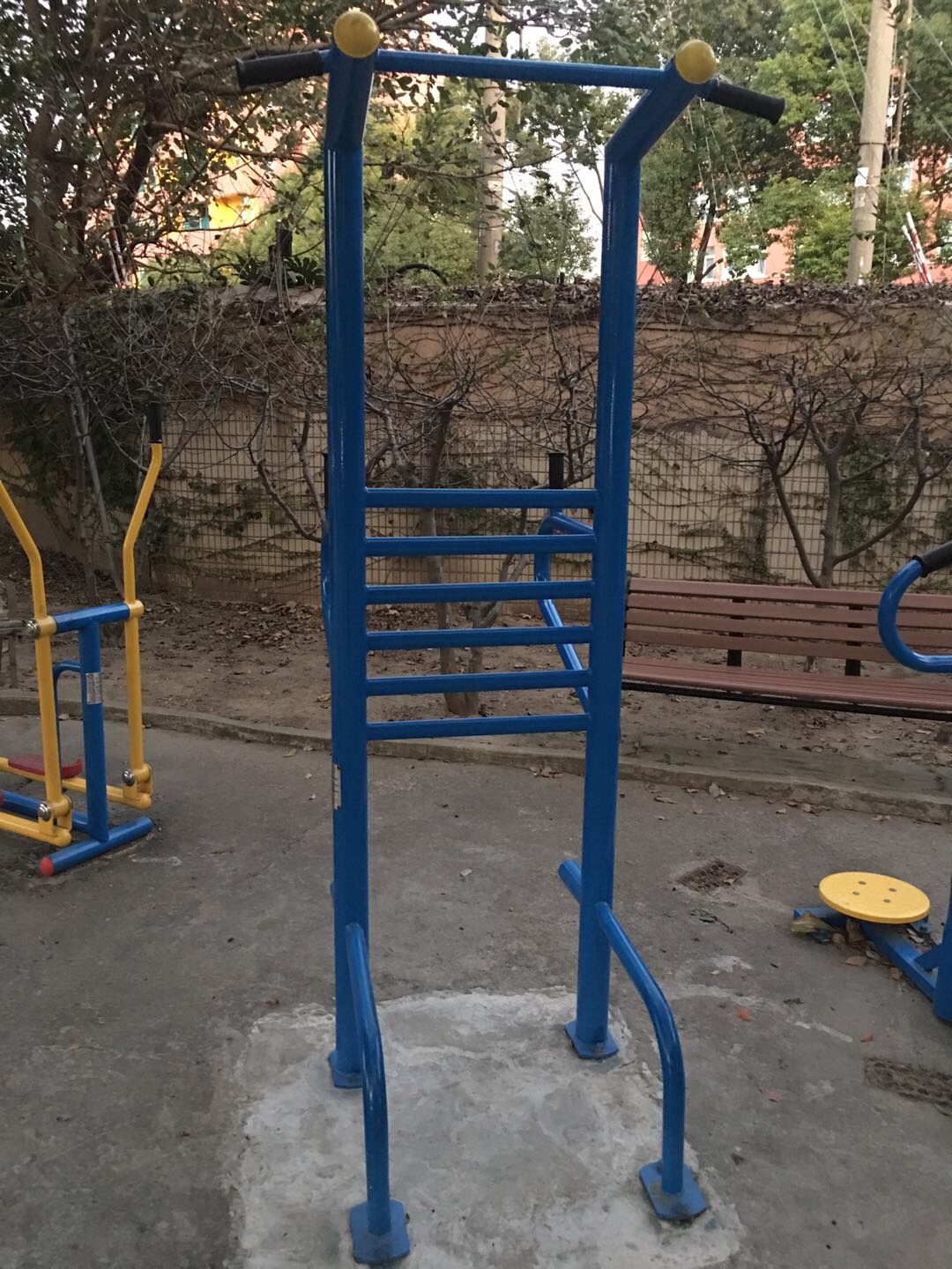 多功能訓練器 多功能訓練器