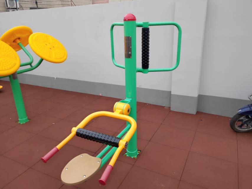 坐式腰背按摩器