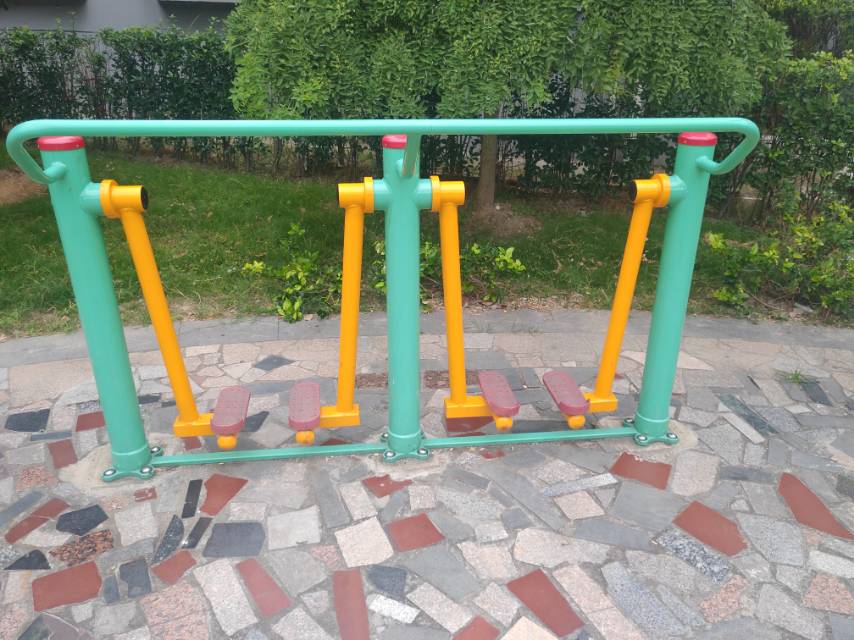 兩聯漫步機