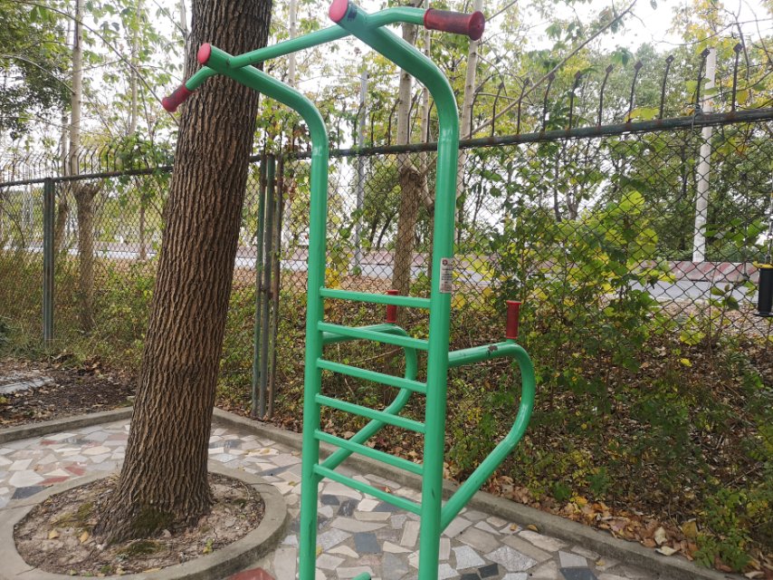 多功能訓練器 多功能訓練器