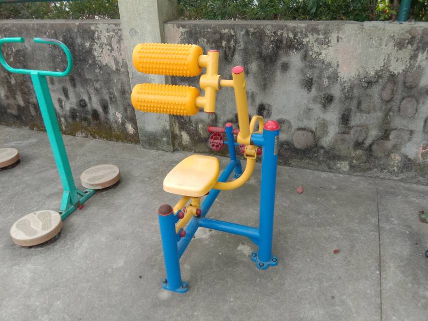 自重腹背鍛煉器