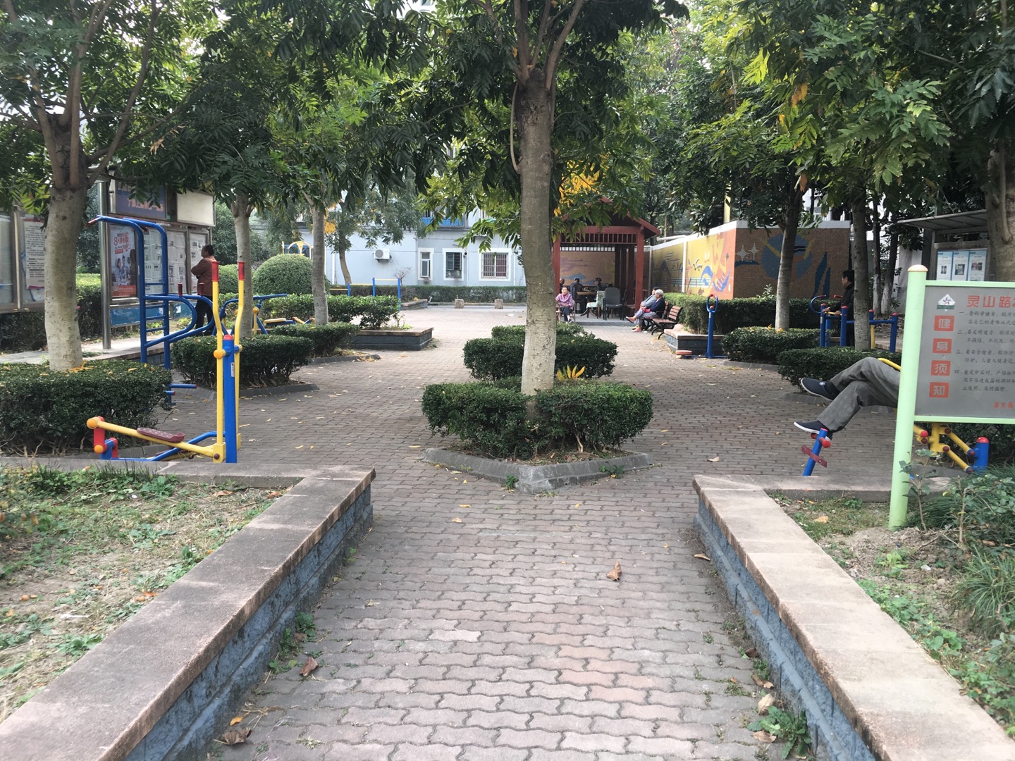 靈山三居小區健身點