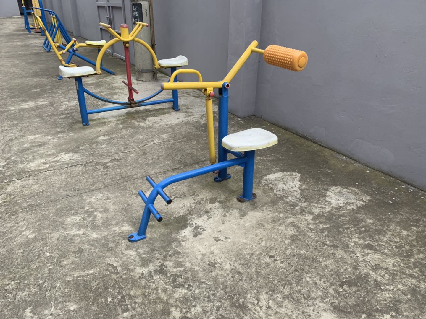 腹背鍛煉器 腹背鍛煉器