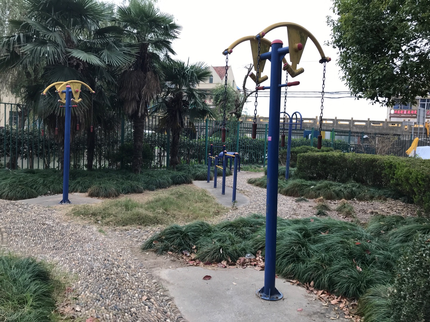 蘆潮路龍吟小區健身苑點1