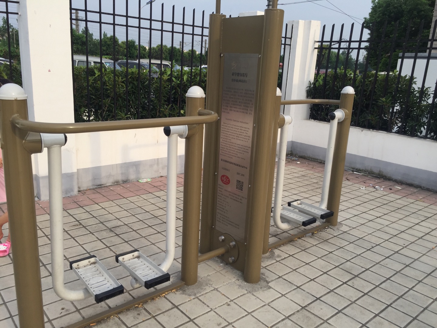 雙立柱太空漫步器