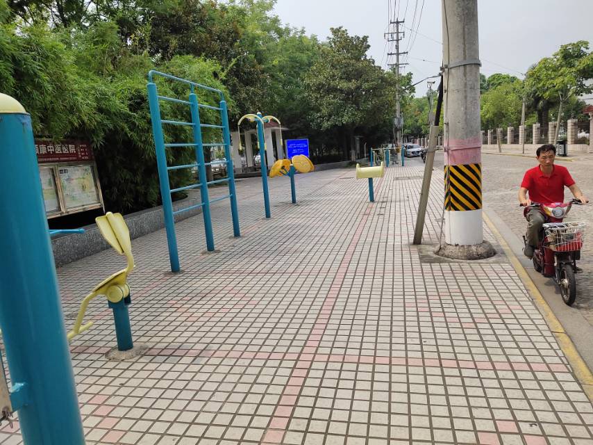 東大小區健身點