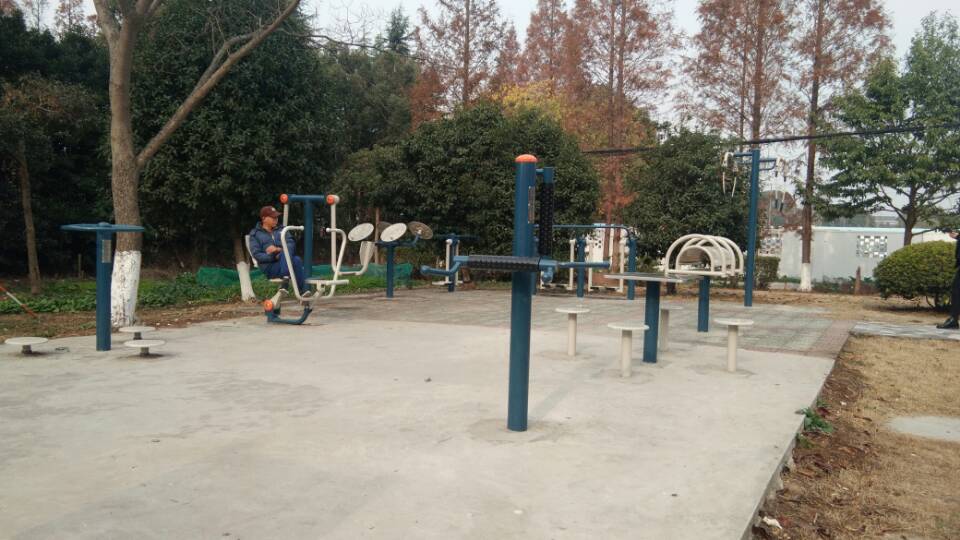 橫江村南港大橋健身點