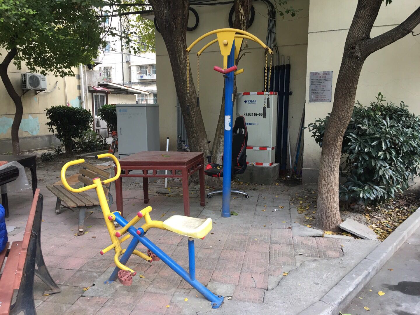 金楊七居10號車庫對面