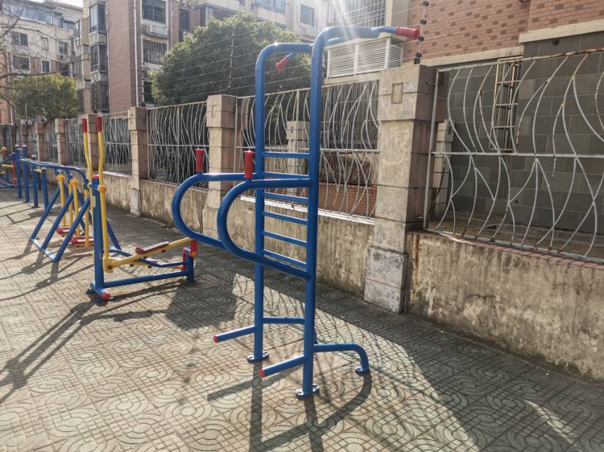 多功能訓練器 多功能訓練器