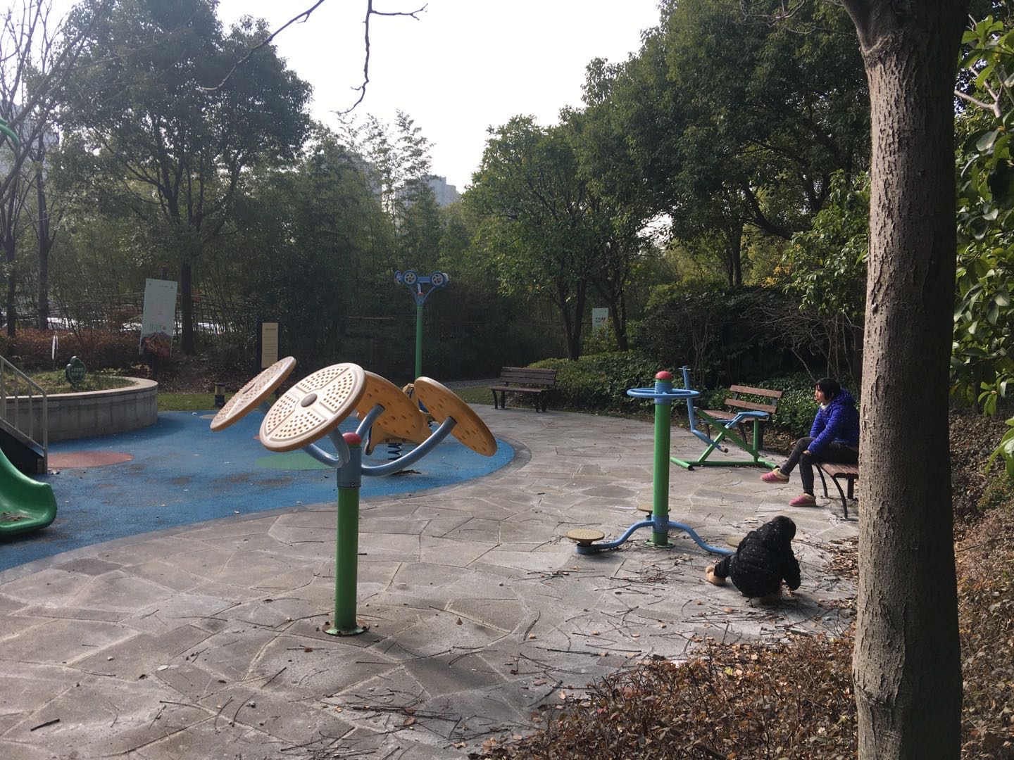 中信泰富又一城嘉苑3號(hào)樓后市民健身點(diǎn)