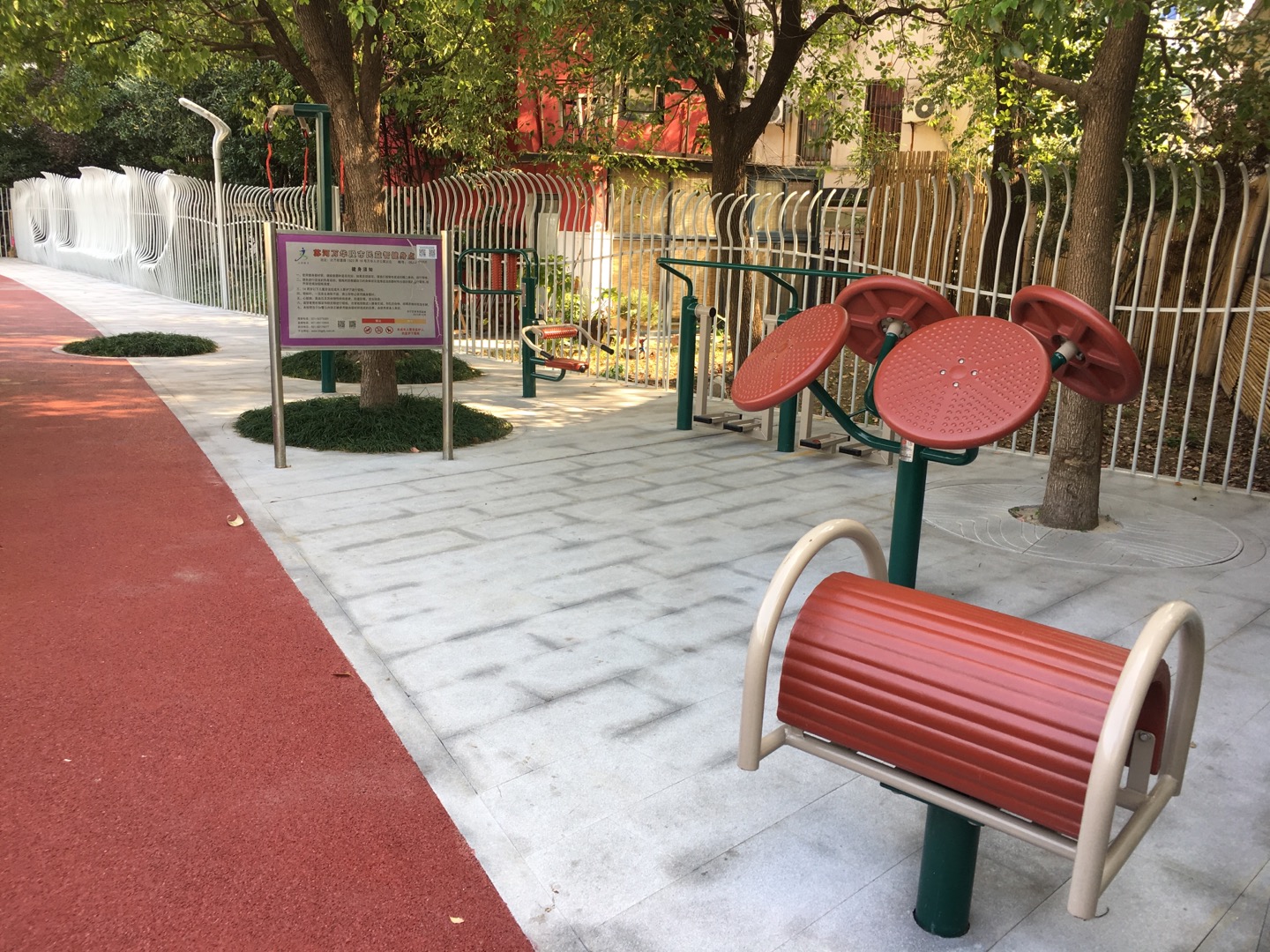 蘇河萬華段市民益智健身點(diǎn) 蘇河萬華段市民益智健身點(diǎn)