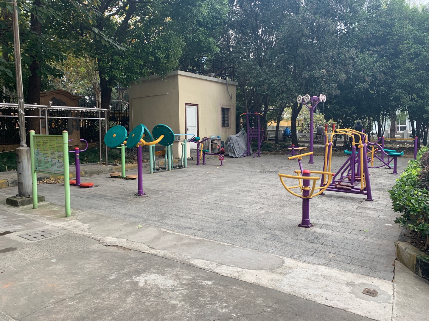 崮二小區健身點2