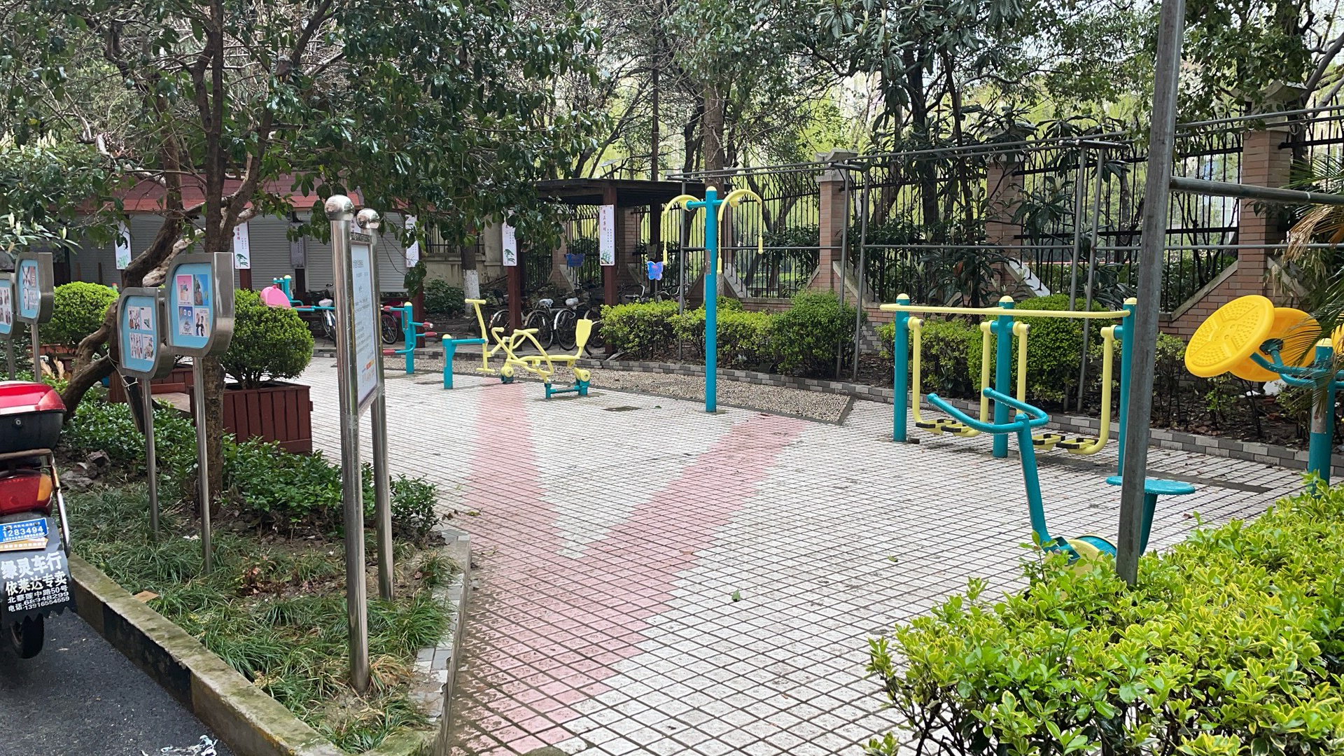 胡木居委市民益智健身點(diǎn)1 胡木居委市民益智健身點(diǎn)1