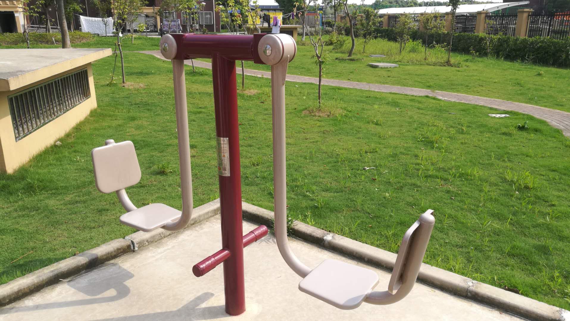 雙人坐蹬器 雙人坐蹬器