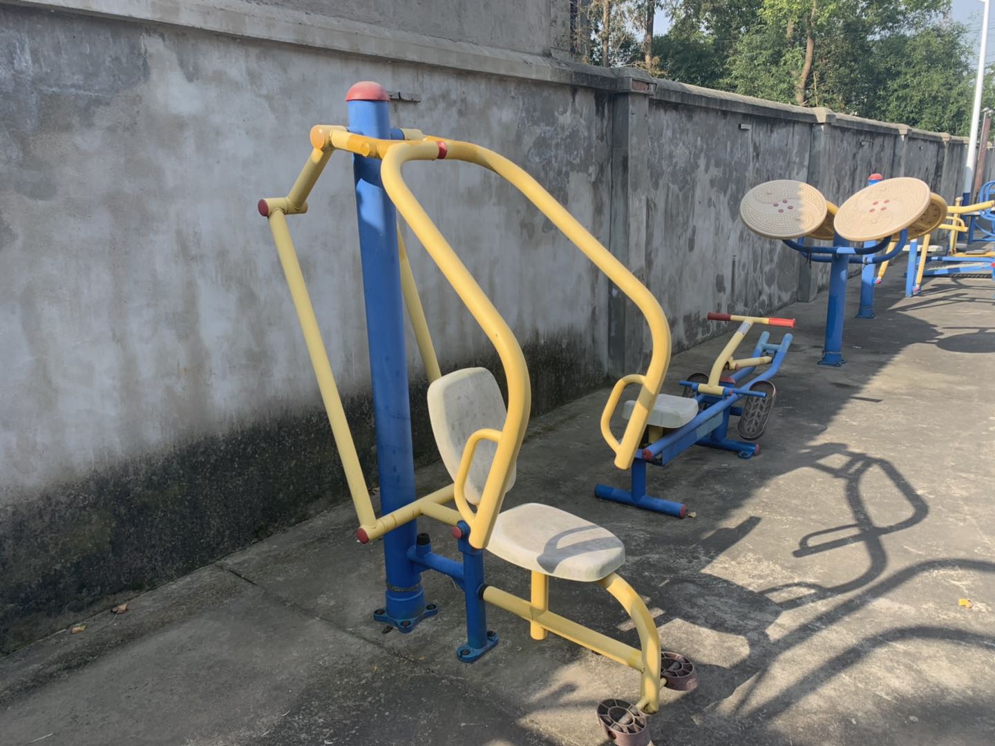 自重推胸器 自重推胸器