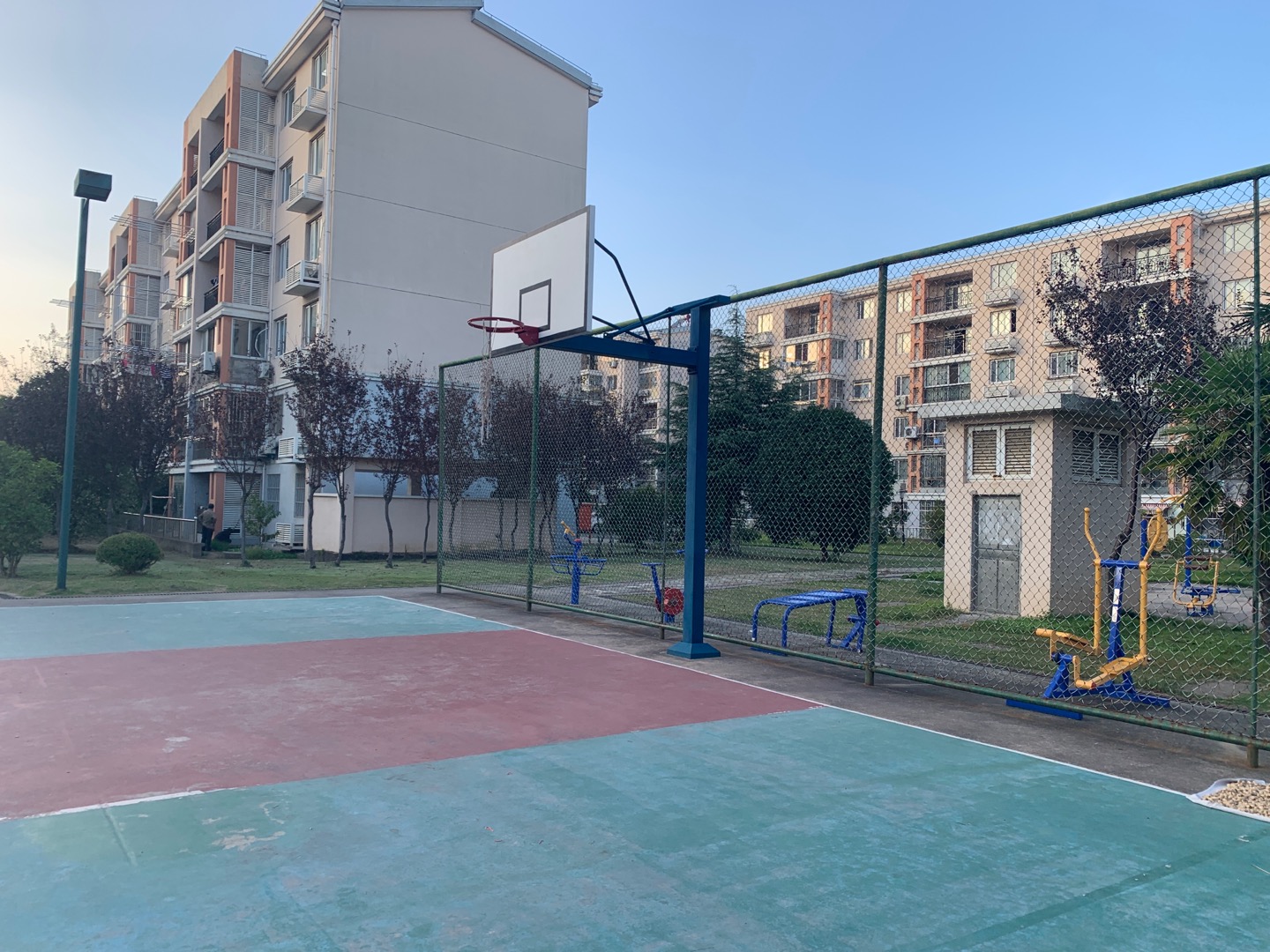 虹寶苑籃球場