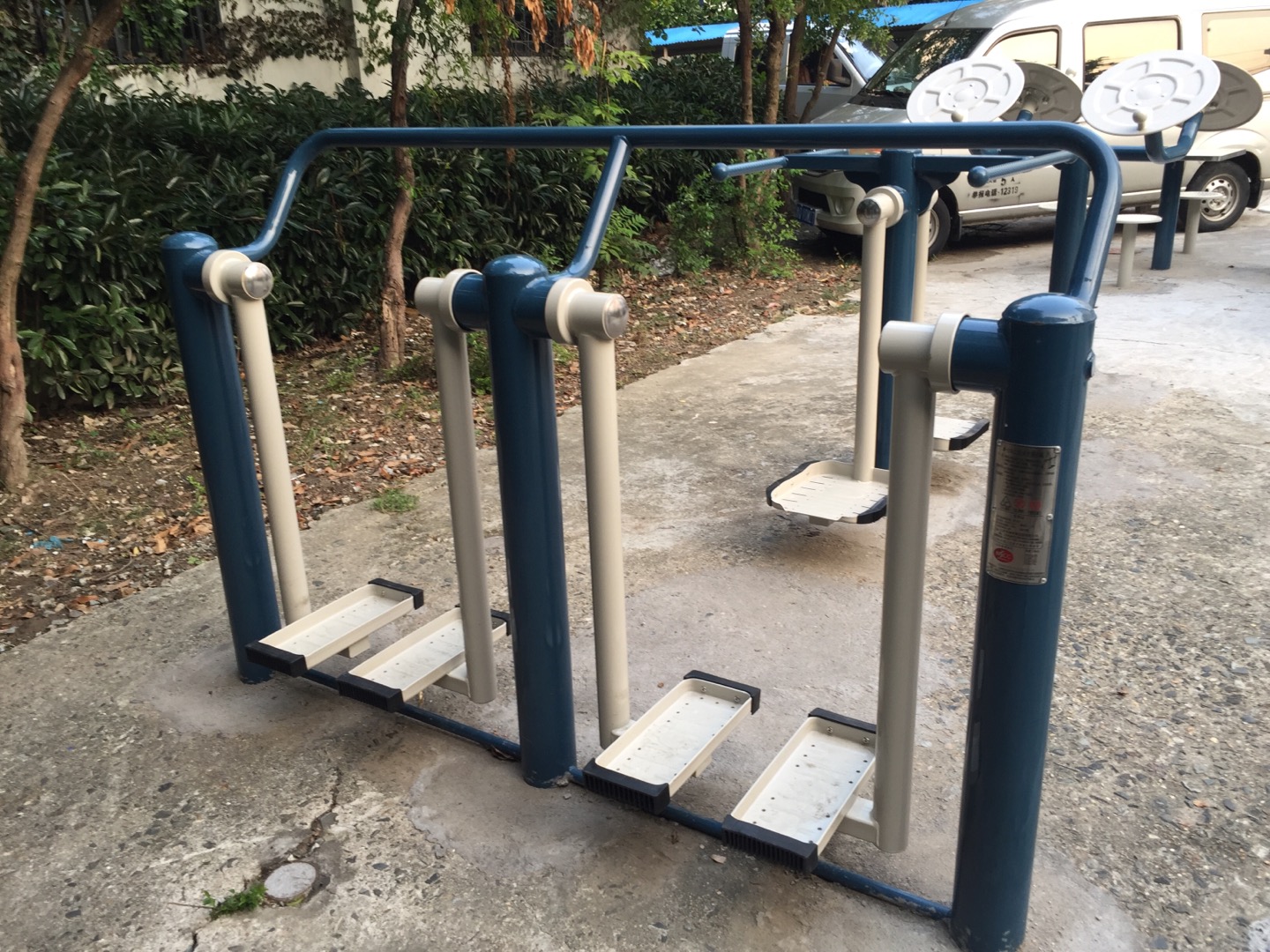 二位太空漫步機(jī)