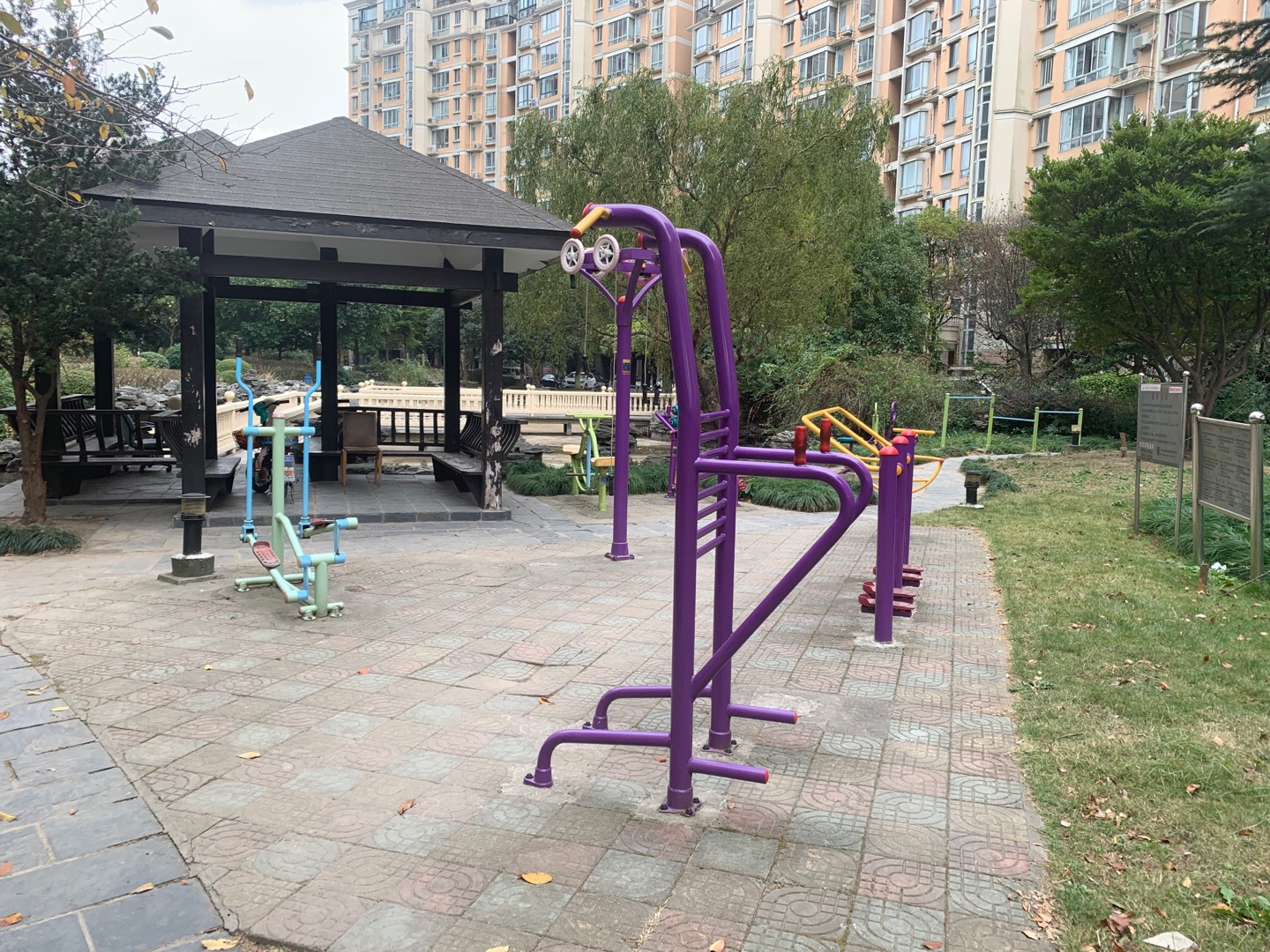 靜安區寶山路街道象山里居委健身點 （臨山路206弄）