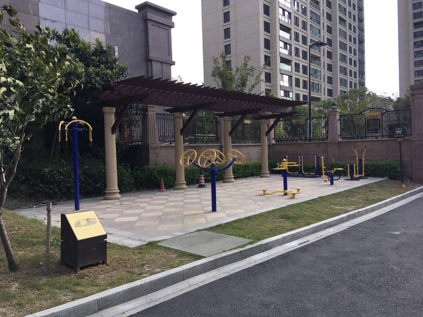 建邦16區健身苑點