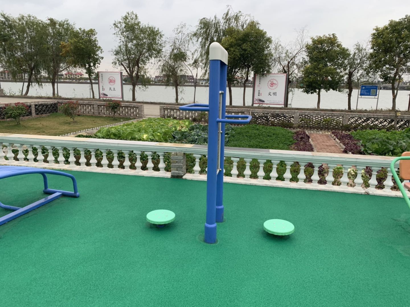 雙立柱扭腰器 雙立柱扭腰器