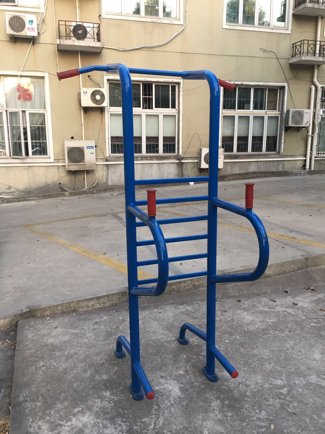 多功能訓練器 多功能訓練器