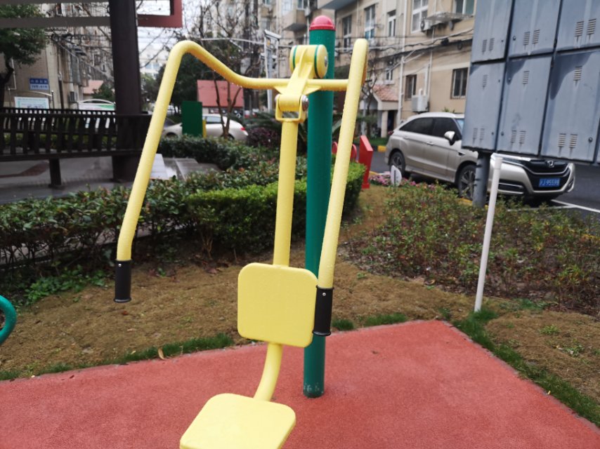 自重式坐推訓練器