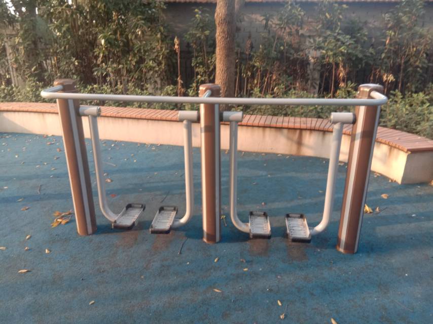 雙位太空漫步機