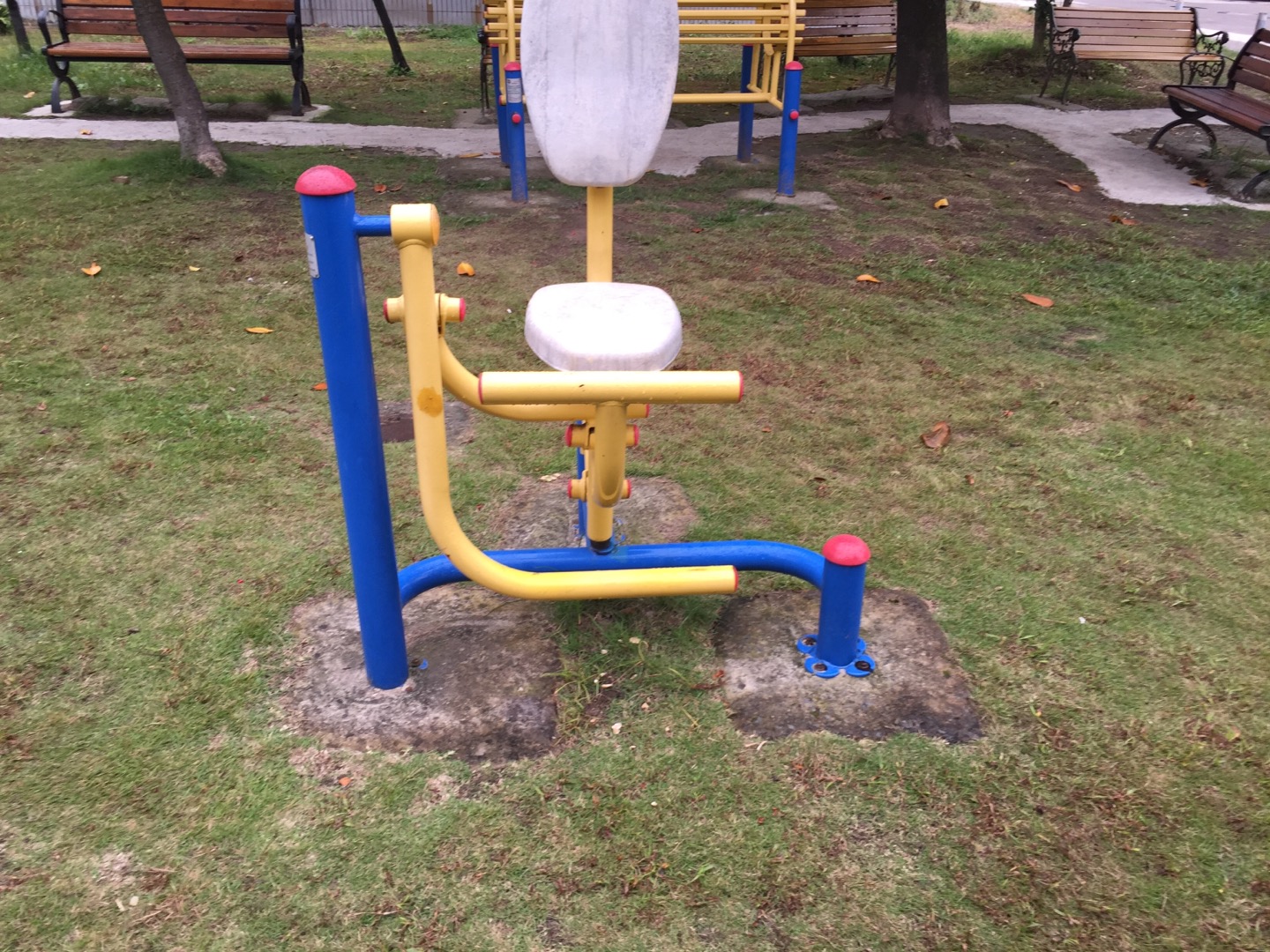 自重腿部鍛煉器