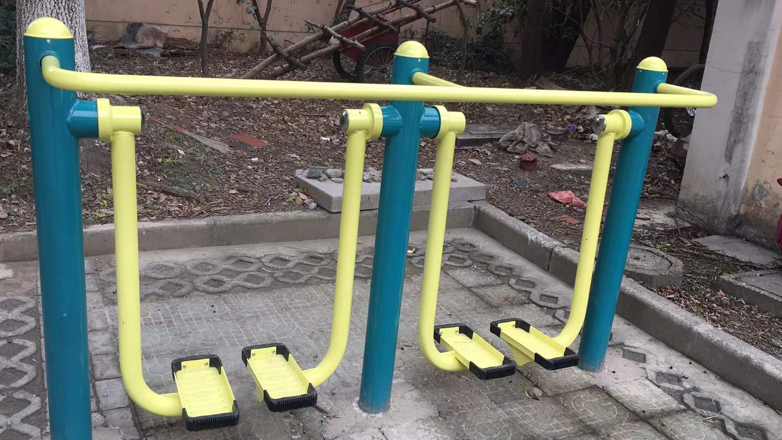 二位智能太空漫步機(jī)