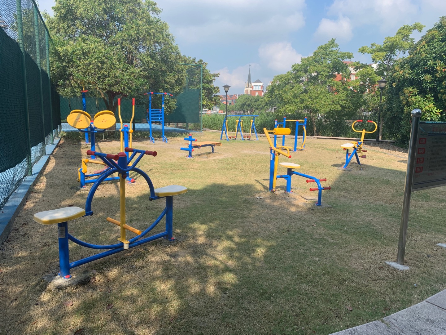泰晤士幼兒園西側健身點