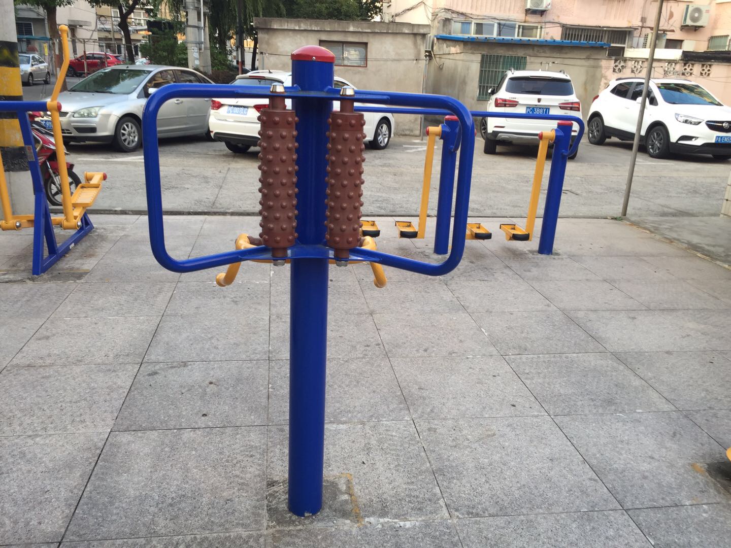 腰背按摩器 腰背按摩器