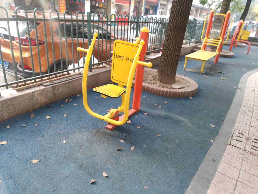 坐推訓(xùn)練器 坐推訓(xùn)練器