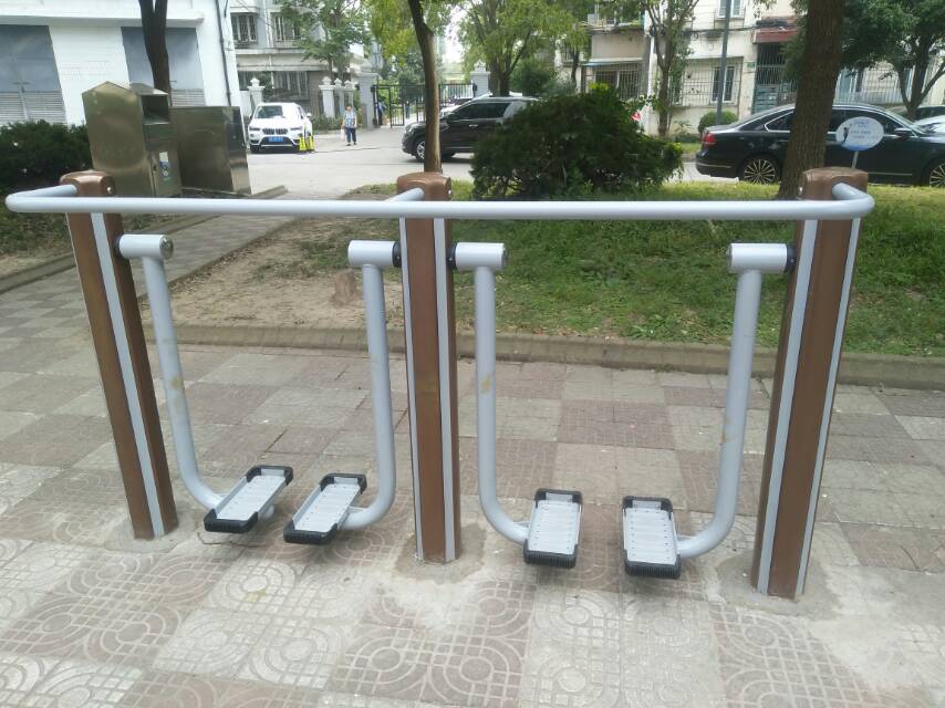 雙位太空漫步機