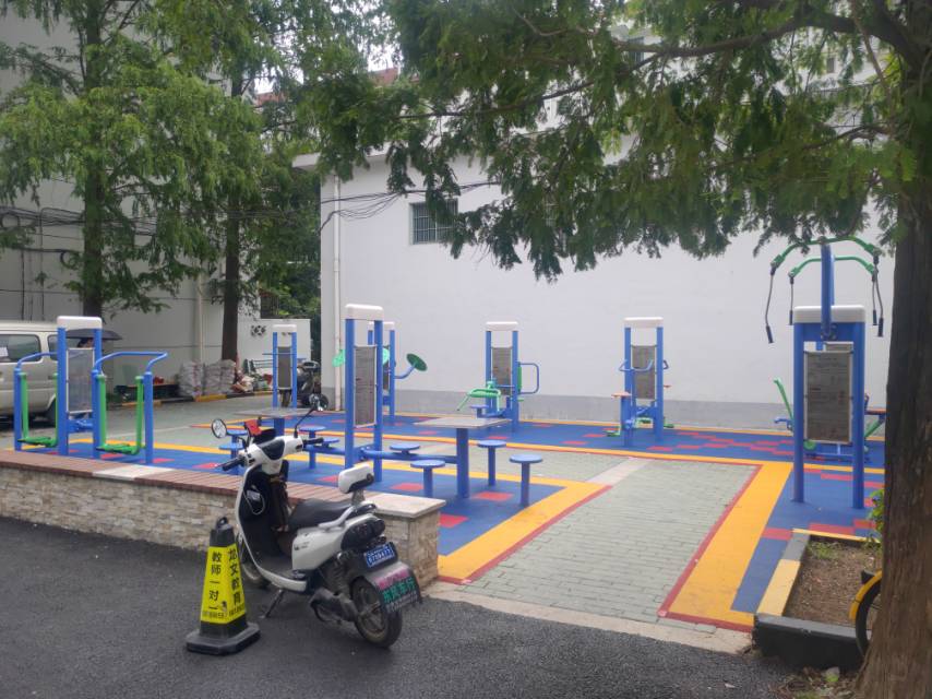 呼瑪五村二小區健身點