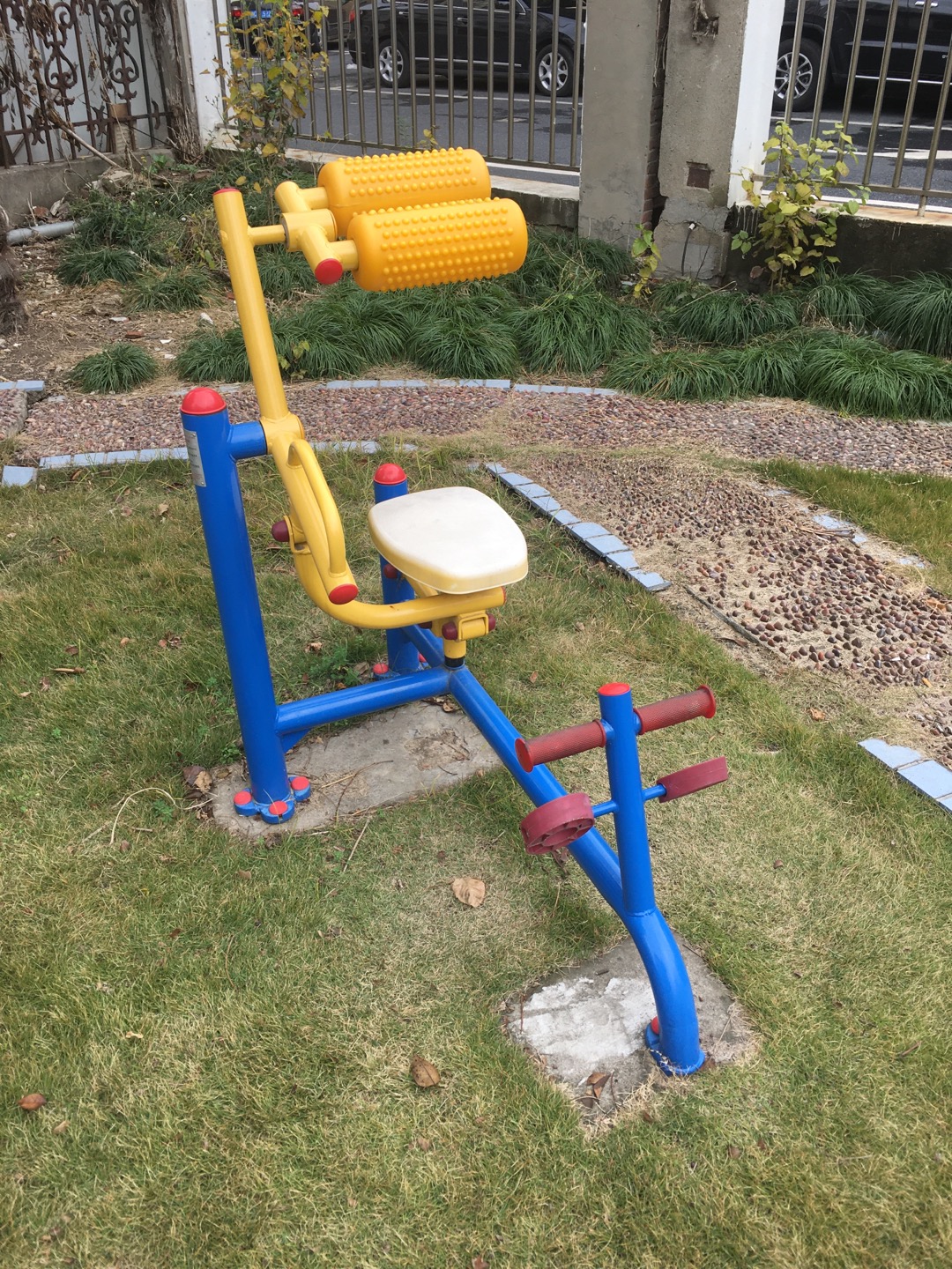 自重腹背鍛煉器