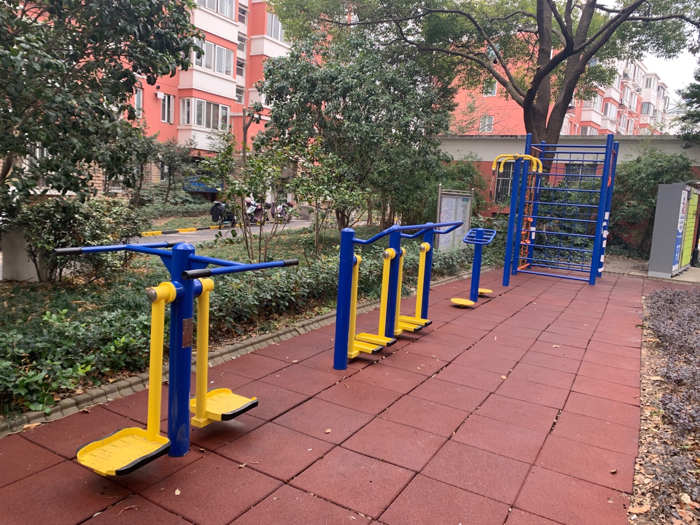 平吉六村居委A健身苑點