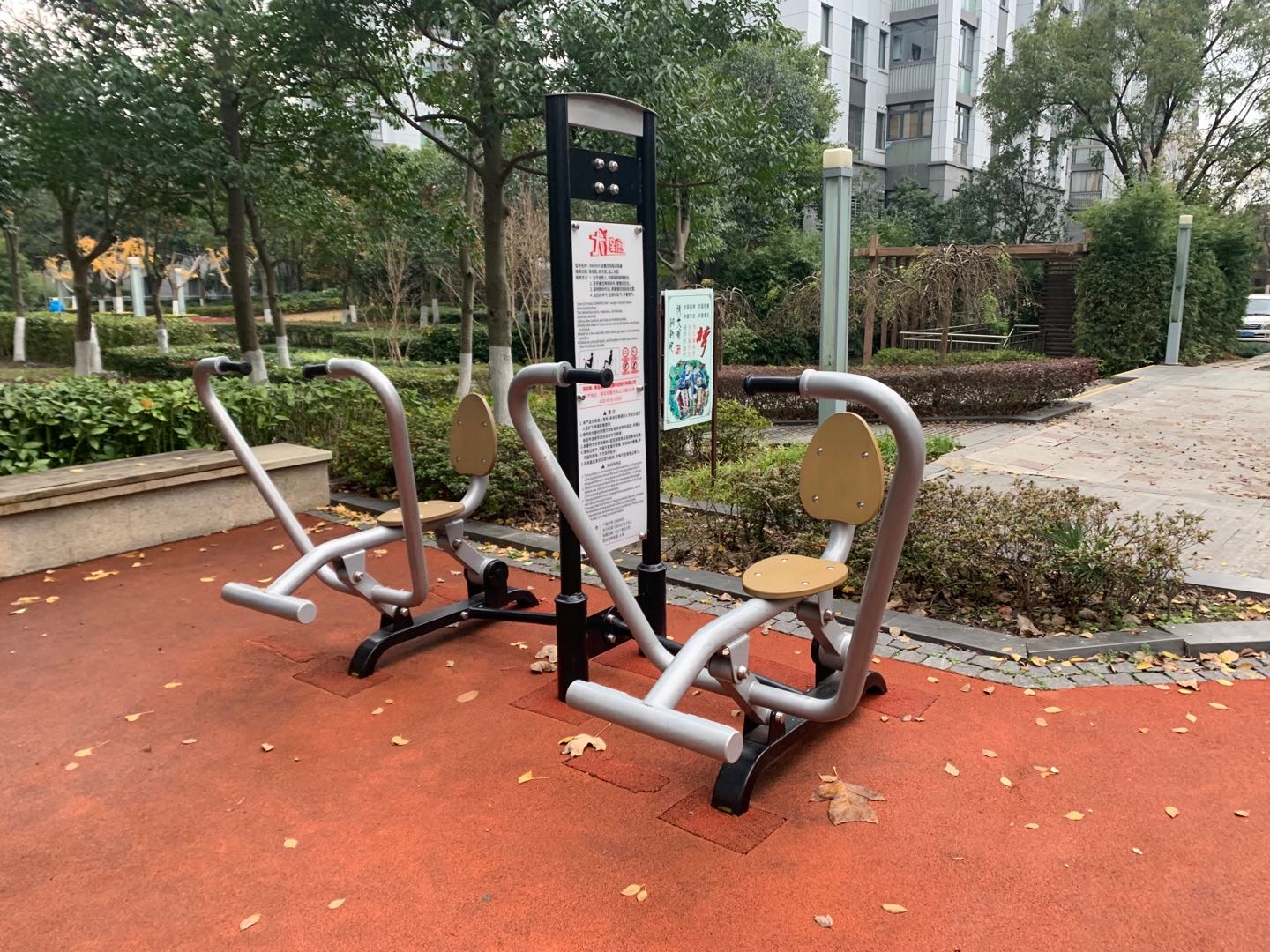 自重式劃船訓(xùn)練器