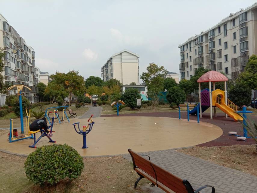海霞第一居委海霞路493弄44號南側健身路徑