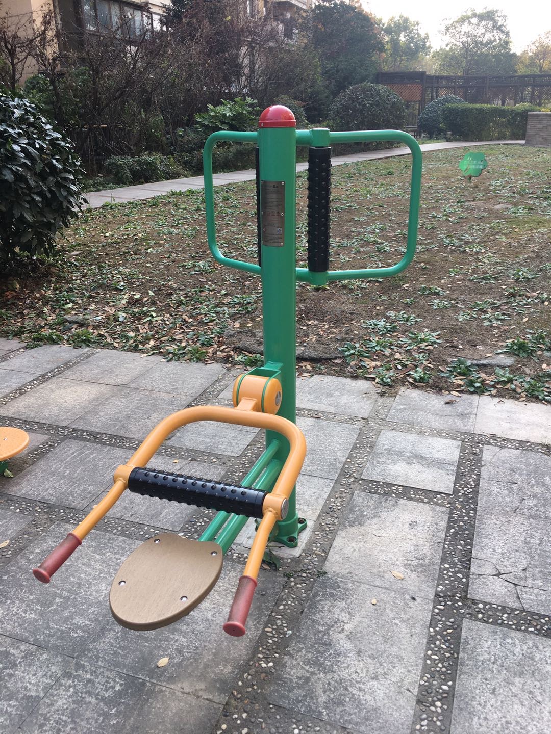 坐式腰背按摩器