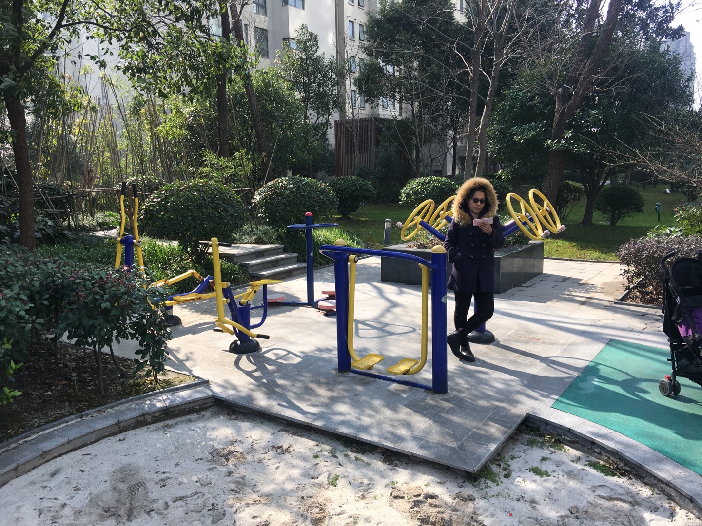 中信泰富錦苑13號樓門口市民健身點