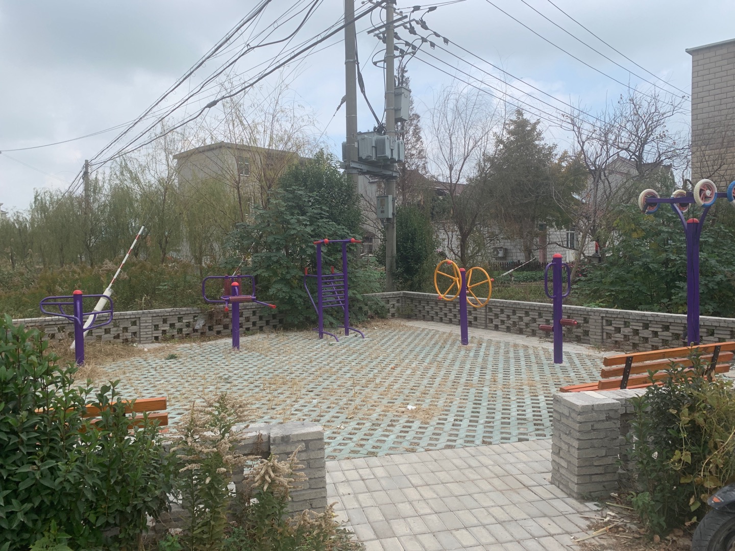 萬(wàn)宏村萬(wàn)六9組健身點(diǎn)